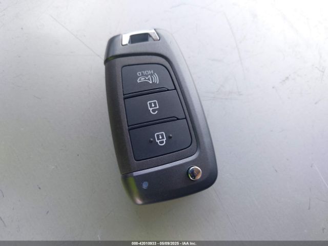 KMHRB8A39MU103386 Hyundai Venue Se