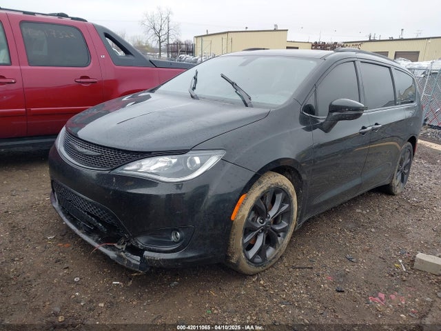 Chrysler Pacifica Limited 2018 2C4RC1GG6JR351865 Image 2