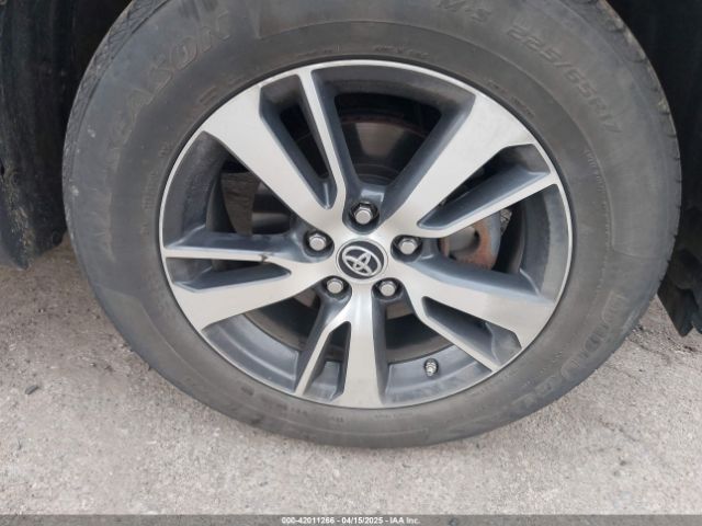 2T3RFREV6HW635987 Toyota Rav4 Xle