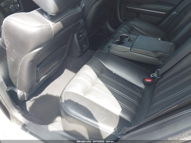 2C3CCABG8KH648094 Chrysler 300 300s