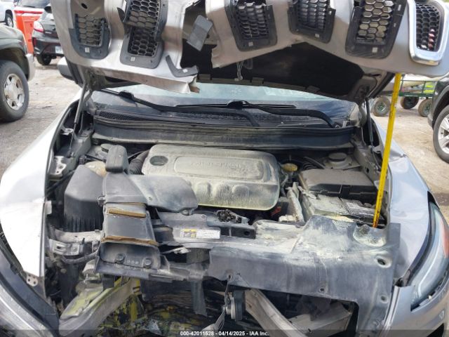 1C4PJLCB2GW177599 Jeep Cherokee Latitude