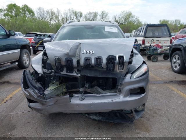 1C4PJLCB2GW177599 Jeep Cherokee Latitude