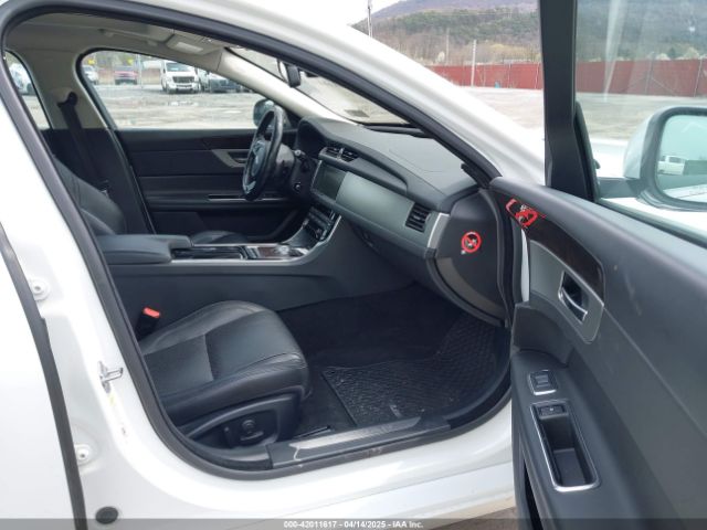SAJBK4BV4GCY21695 Jaguar Xf 35t Prestige