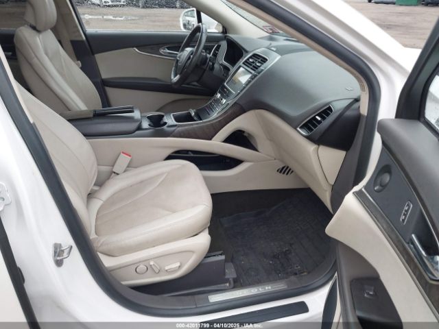 2LMPJ8L92KBL56116 Lincoln Nautilus Reserve