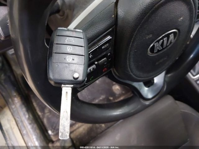 KNDPMCAC9J7351060 KIA Sportage Lx