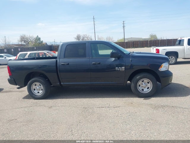 3C6RR7KG0MG691684 RAM 1500 Classic Tradesman  4x4 5'7 Box