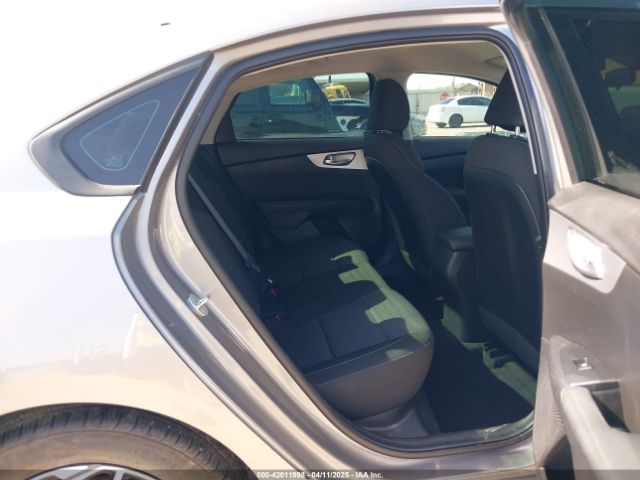 3KPF24AD1PE592622 KIA Forte Lxs