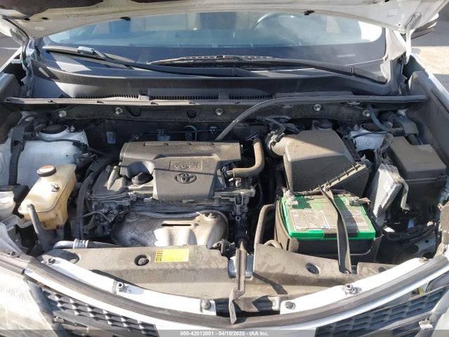 JTMRFREV2FD108586 Toyota Rav4 Xle