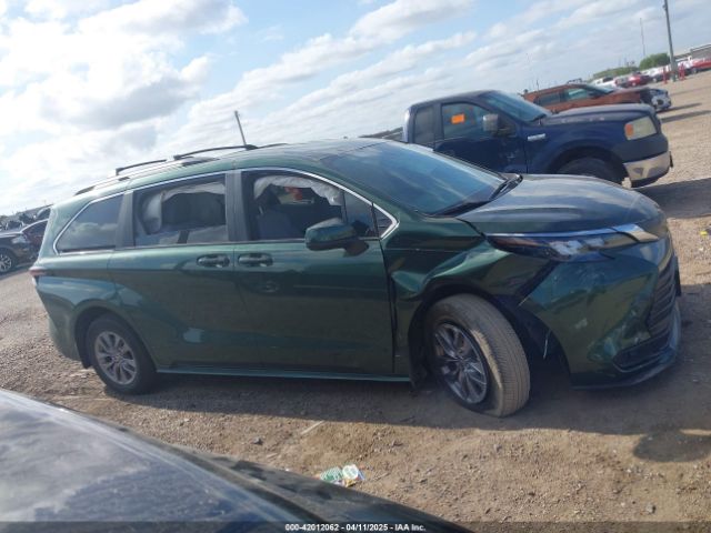 5TDKRKEC2SS233830 Toyota SIENNA LE