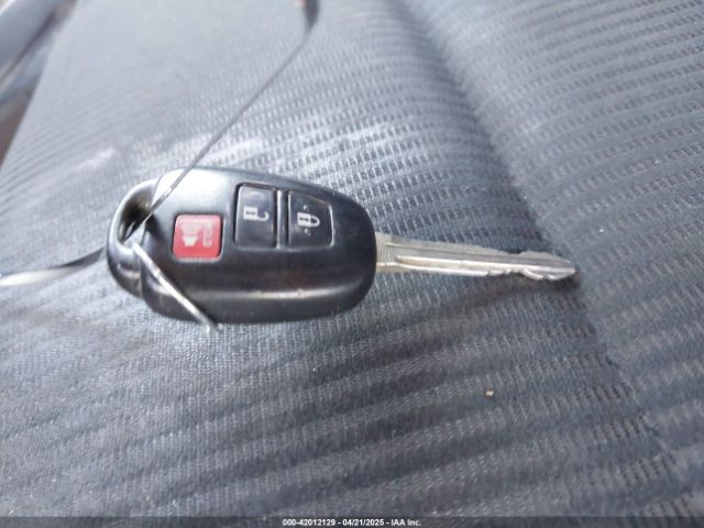 JTMZFREV9JJ162297 Toyota RAV4 LE