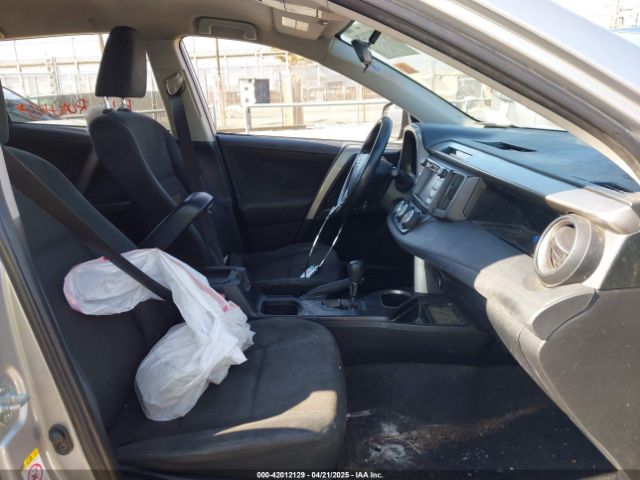 JTMZFREV9JJ162297 Toyota RAV4 LE