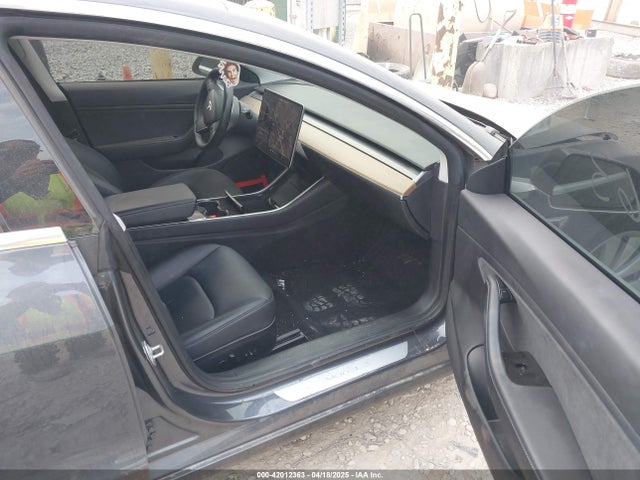 2019 TESLA MODEL 3 5YJ3E1EB5KF205896 Photo 4