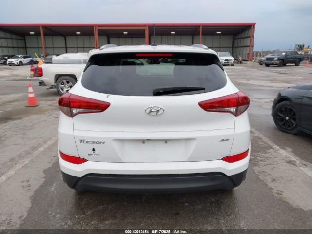 KM8J3CA40HU508757 Hyundai TUCSON SE