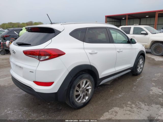 KM8J3CA40HU508757 Hyundai TUCSON SE