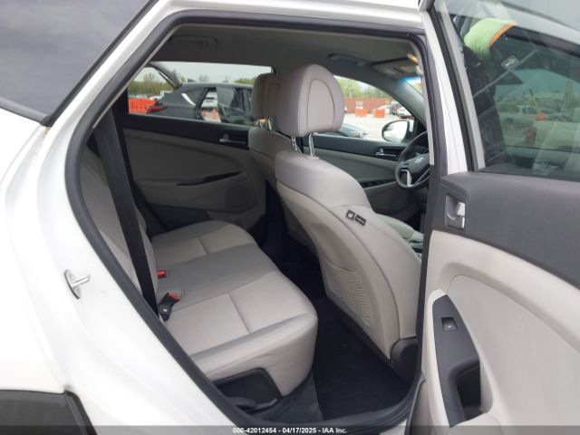KM8J3CA40HU508757 Hyundai TUCSON SE