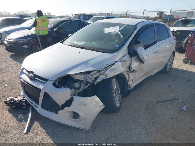 Ford Focus Titanium 2014 1FADP3N25EL264660 Image 2