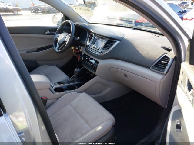 KM8J33A41HU273463 Hyundai TUCSON SE