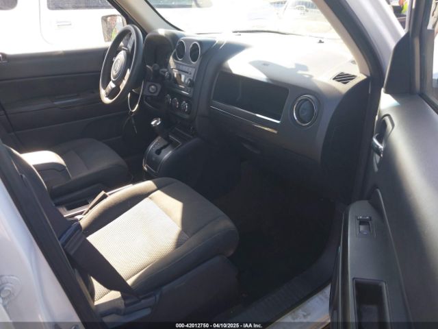1C4NJPBA3GD813790 Jeep Patriot Sport