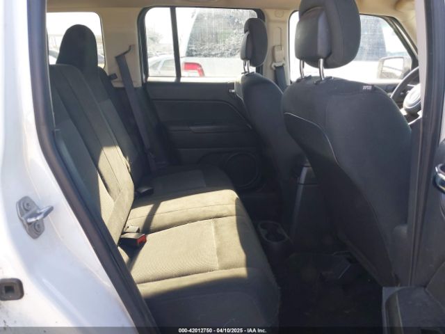 1C4NJPBA3GD813790 Jeep Patriot Sport