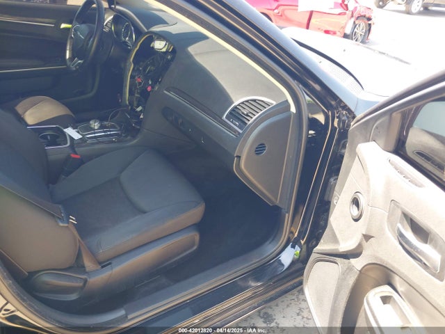2C3CCAAG2JH208274 Chrysler 300 Touring