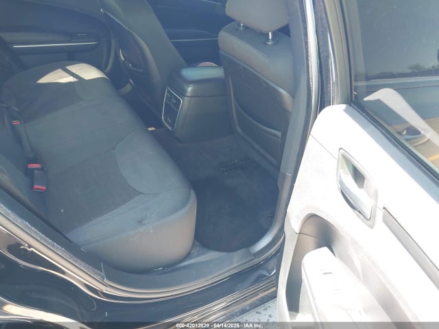 2C3CCAAG2JH208274 Chrysler 300 Touring