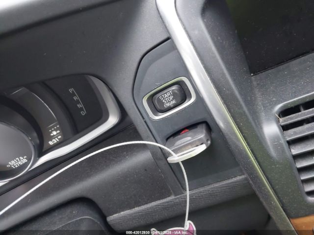 2017 VOLVO XC60 YV440MRU5H2103314 Photo 10