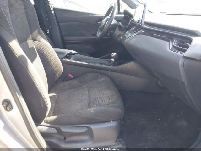 JTNKHMBX9K1044591 Toyota C-HR LE