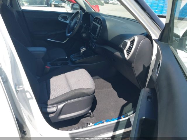 KNDJ23AU2N7168061 KIA SOUL LX