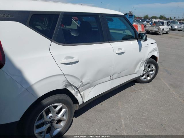 KNDJ23AU2N7168061 KIA SOUL LX