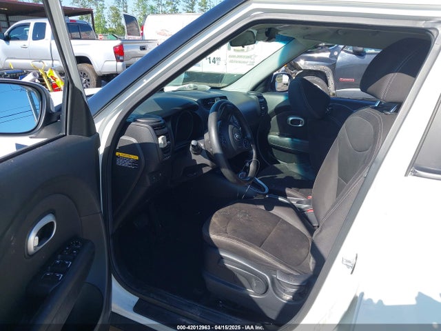 KNDJN2A27J7505981 KIA Soul