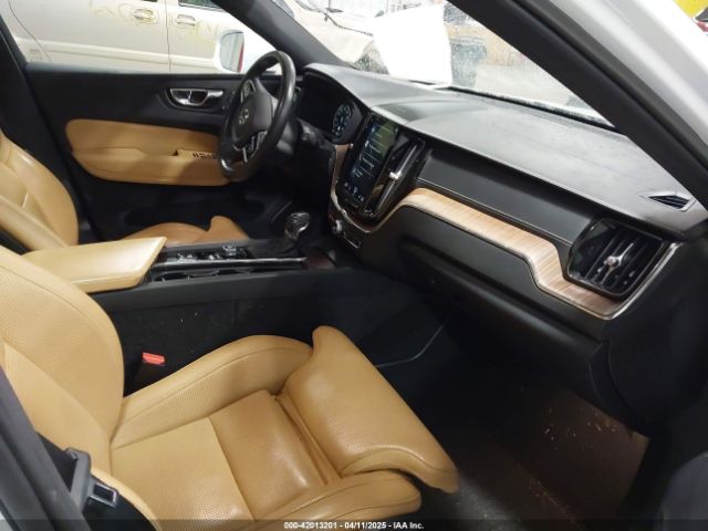2019 VOLVO XC60 LYVA22RL4KB335663 Photo 4