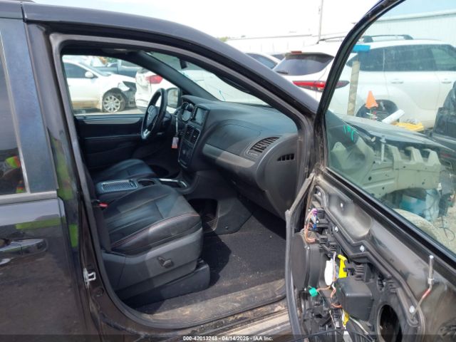 2C4RDGEG0JR299040 Dodge Grand Caravan Gt