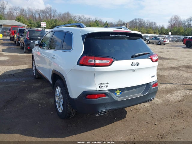 1C4PJMCS8GW157492 Jeep Cherokee Latitude