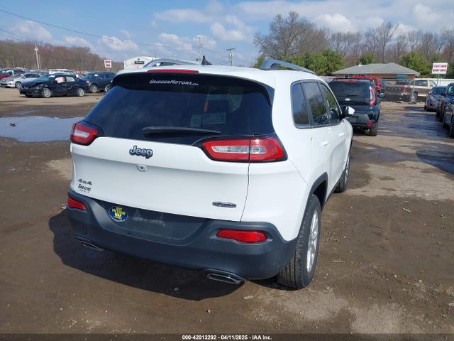 1C4PJMCS8GW157492 Jeep Cherokee Latitude