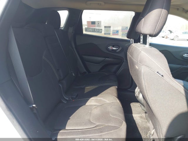 1C4PJMCS8GW157492 Jeep Cherokee Latitude