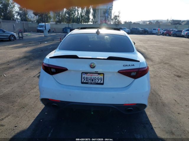 ZARFAECN0J7595698 Alfa Romeo Giulia Ti Sport Rwd