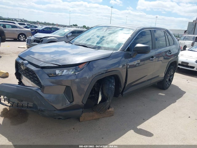 Toyota RAV4 LE 2022 2T3H1RFV9NC189145 Image 2