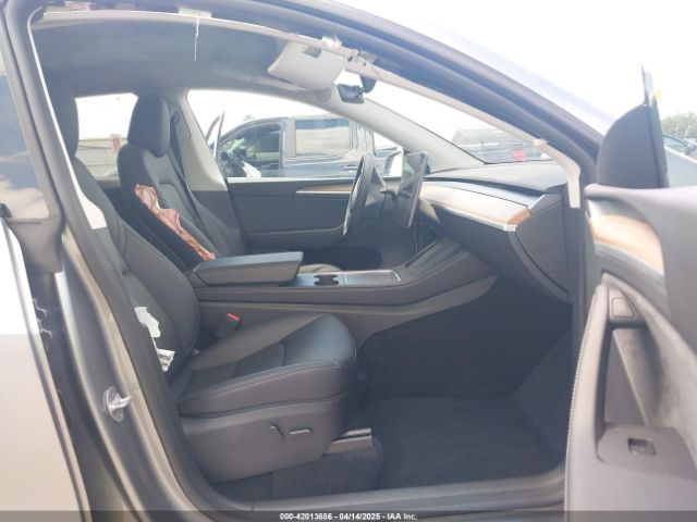 2025 TESLA MODEL Y 7SAYGDED7SA357679 Photo 4