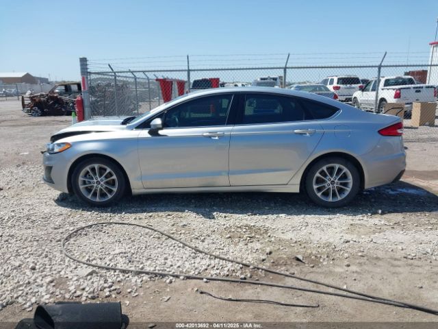 3FA6P0HD8LR255812 Ford FUSION SE