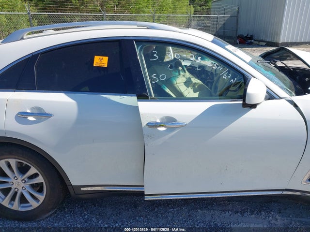 JN8CS1MU5FM381828 Infiniti QX70