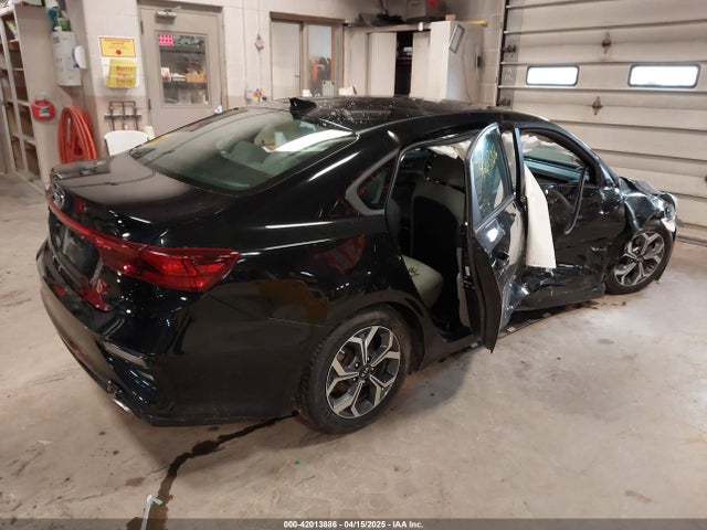 3KPF24AD8ME278851 KIA Forte Lxs
