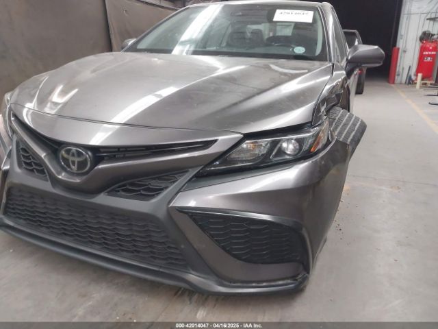 4T1G11BK9NU053940 Toyota Camry Se Awd