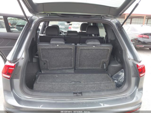 3VVCB7AX5PM039767 Volkswagen Tiguan 2.0t Se R-line Black