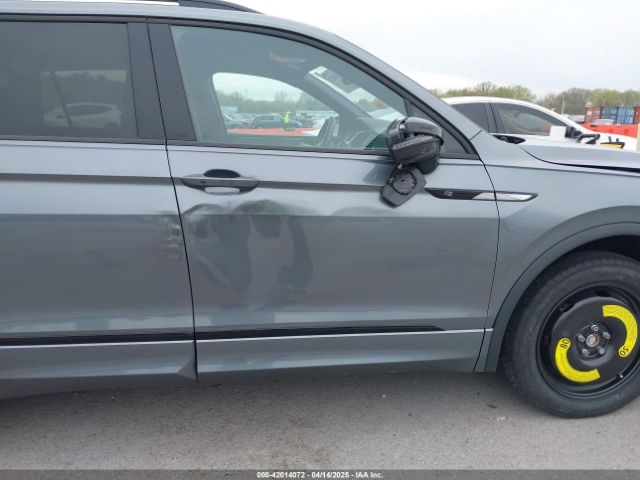 3VVCB7AX5PM039767 Volkswagen Tiguan 2.0t Se R-line Black