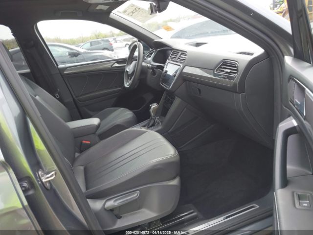 3VVCB7AX5PM039767 Volkswagen Tiguan 2.0t Se R-line Black