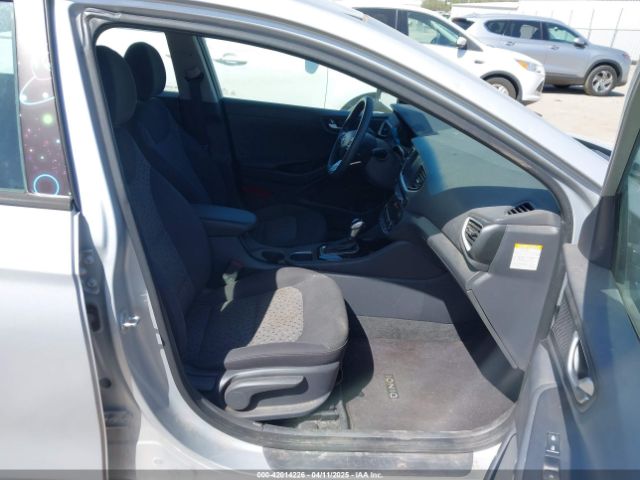 2019 HYUNDAI IONIQ HYBRID KMHC65LC7KU158518 Photo 4