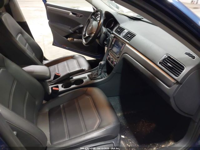 1VWDT7A32HC003788 Volkswagen Passat 1.8t R-line