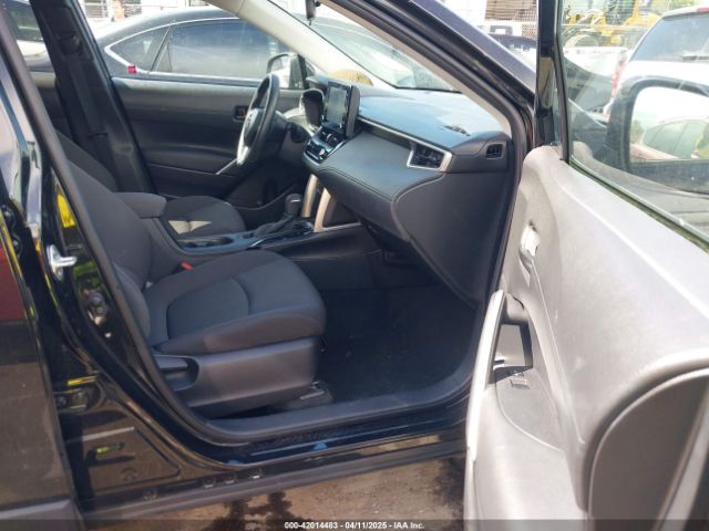 7MUCAAAG8NV037030 Toyota Corolla Cross Le