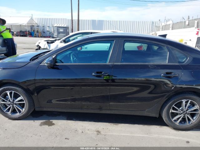 3KPF24AD8PE639869 KIA Forte Lxs