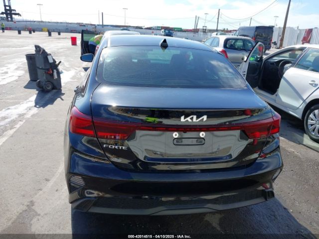 3KPF24AD8PE639869 KIA Forte Lxs